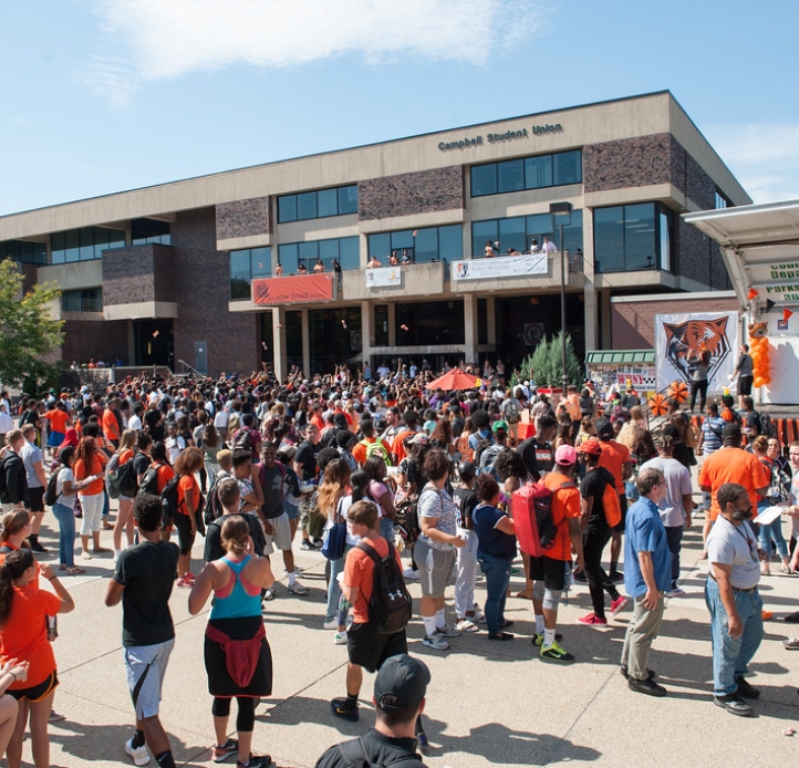 Event, people gathered in plaza